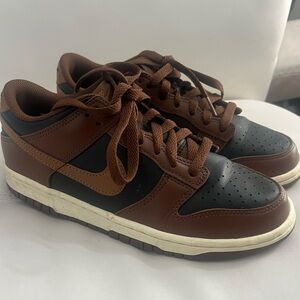 Boys/YOUTH Brown and Black NIKES